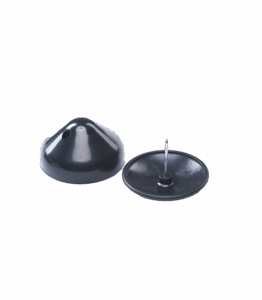 Photographie du badge "bouton" RF, noir. Il est séparé en 2 avec la "tête" d'un côté et le clou de l'autre.