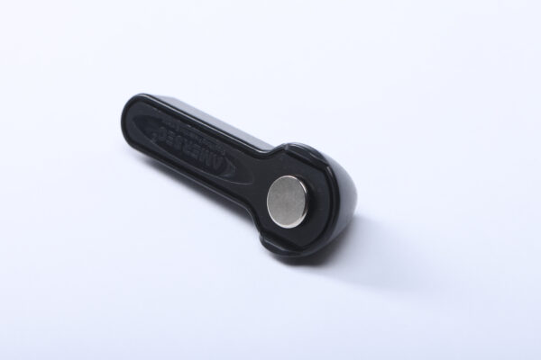 photographie d'un badge antivol pencil type "rambo" renforcé, noir.