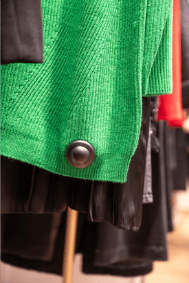 Badge antivol Omnilock au rayon vêtements