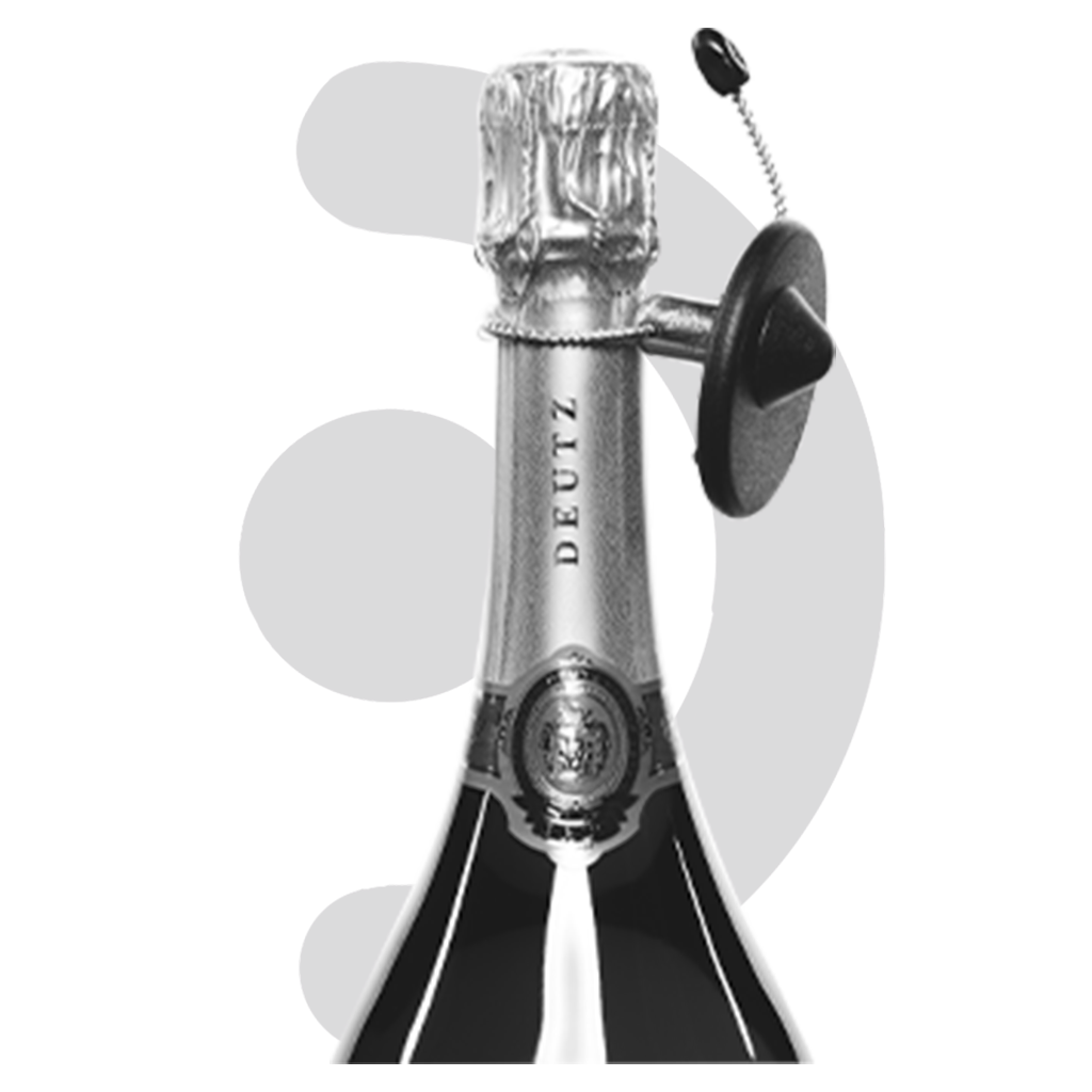 image en transparence d'un badge antivol bouteille noir posé sur le col d'une bouteille de champagne, avec le logo AES Protection en fond, en gris.